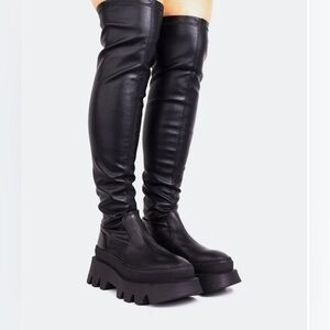NEW LIntervalle Knee High Boots Made in Italy Size 8 Stylish Leather Boots
